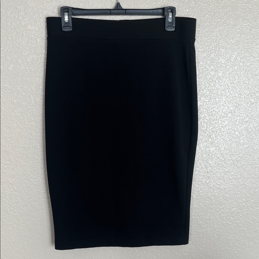 Covington Essentials Elegant Black Pull Up Pencil Skirt